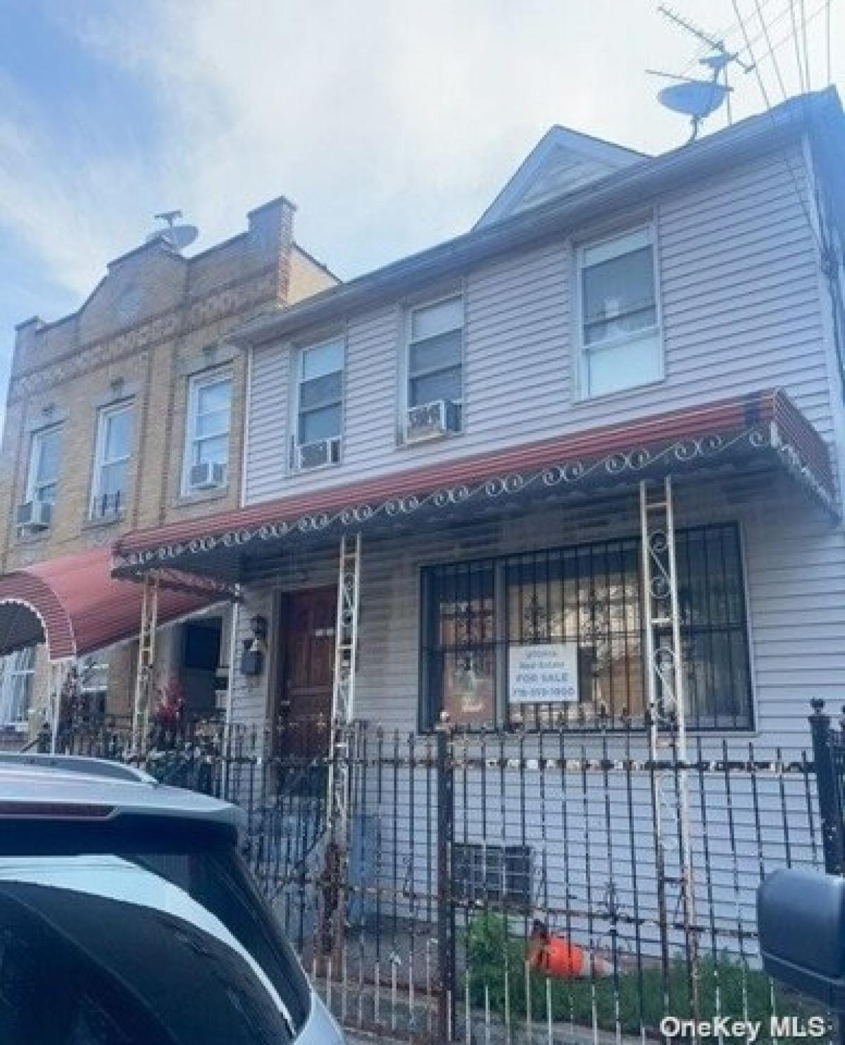 Picture of Home For Sale in Corona, New York, United States