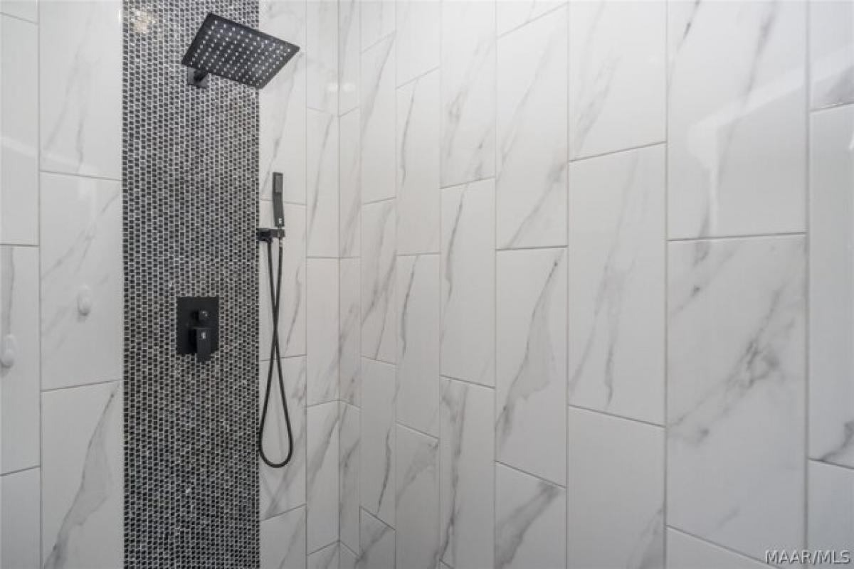 Picture of Home For Sale in Montgomery, Alabama, United States