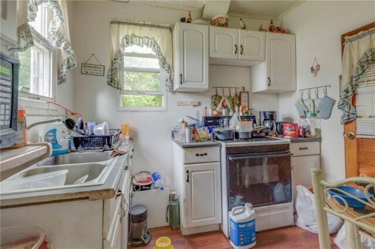 Picture of Home For Sale in New Castle, Pennsylvania, United States