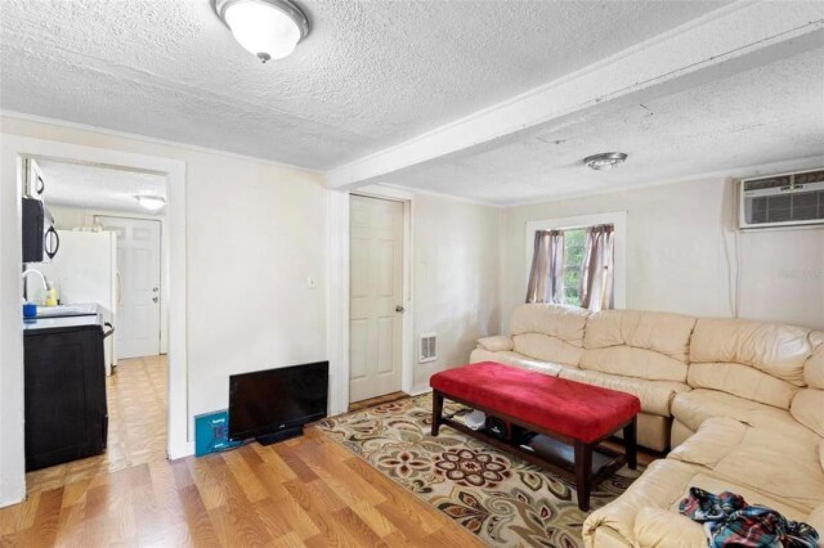 Picture of Home For Sale in Deland, Florida, United States