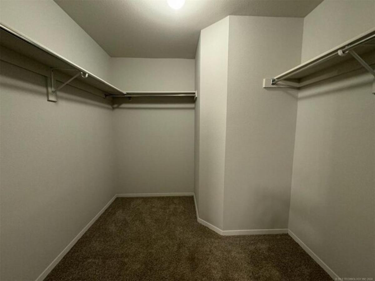 Picture of Home For Sale in Claremore, Oklahoma, United States