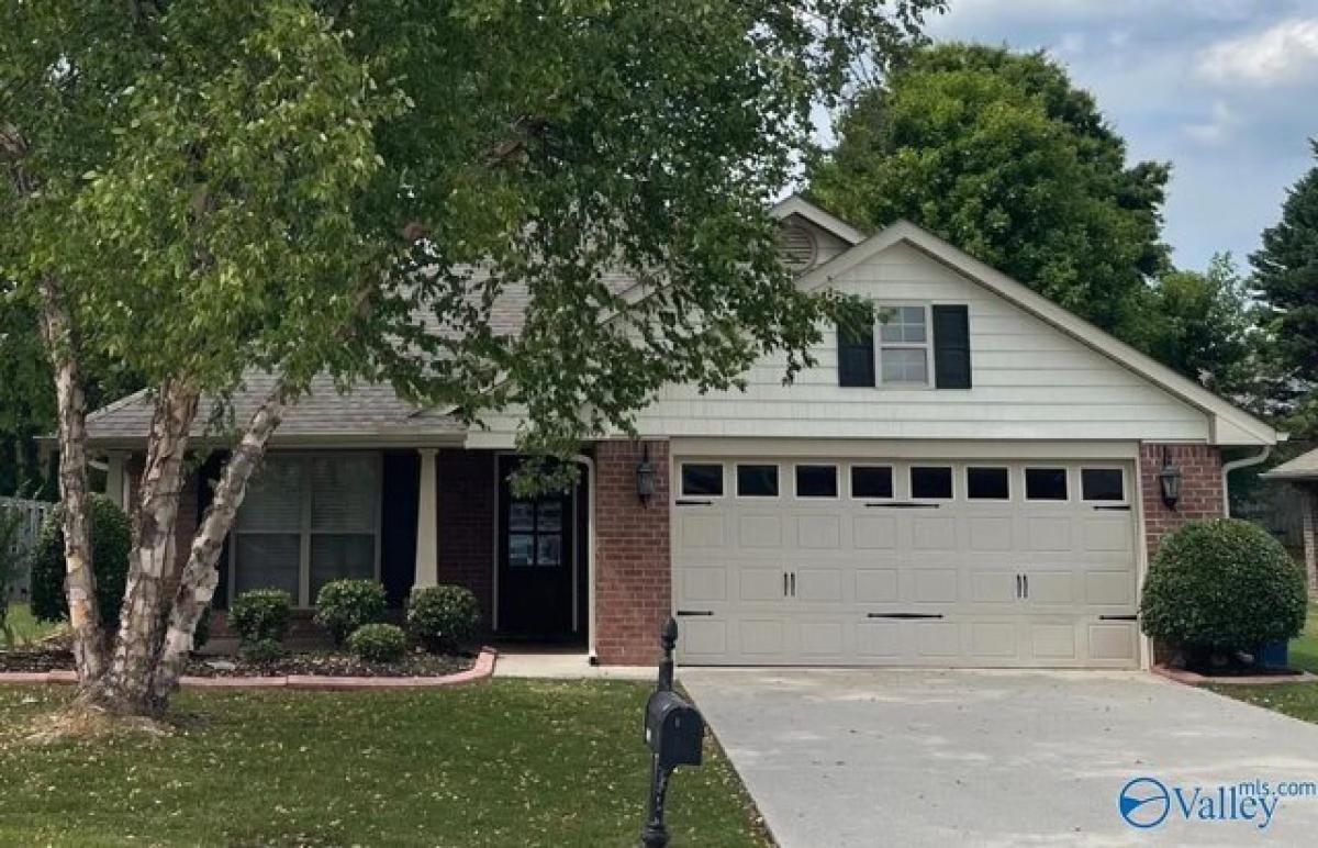 Picture of Home For Sale in Owens Cross Roads, Alabama, United States