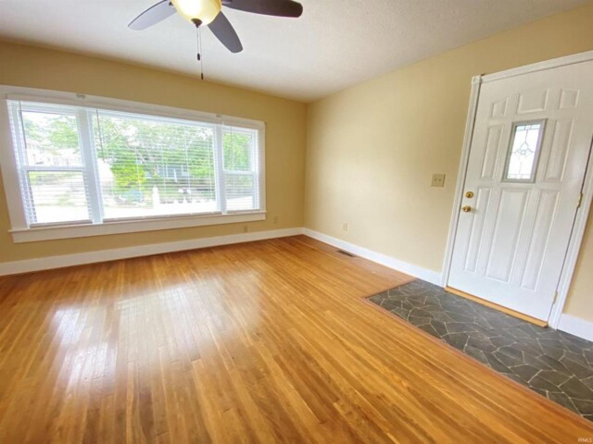 Picture of Home For Sale in Bedford, Indiana, United States