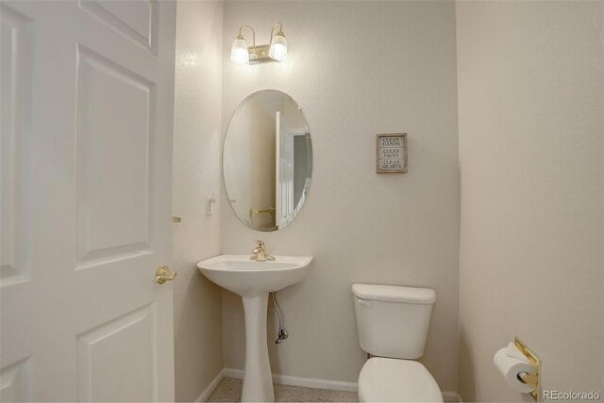 Picture of Home For Sale in Lakewood, Colorado, United States