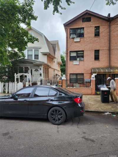 Home For Sale in Ozone Park, New York