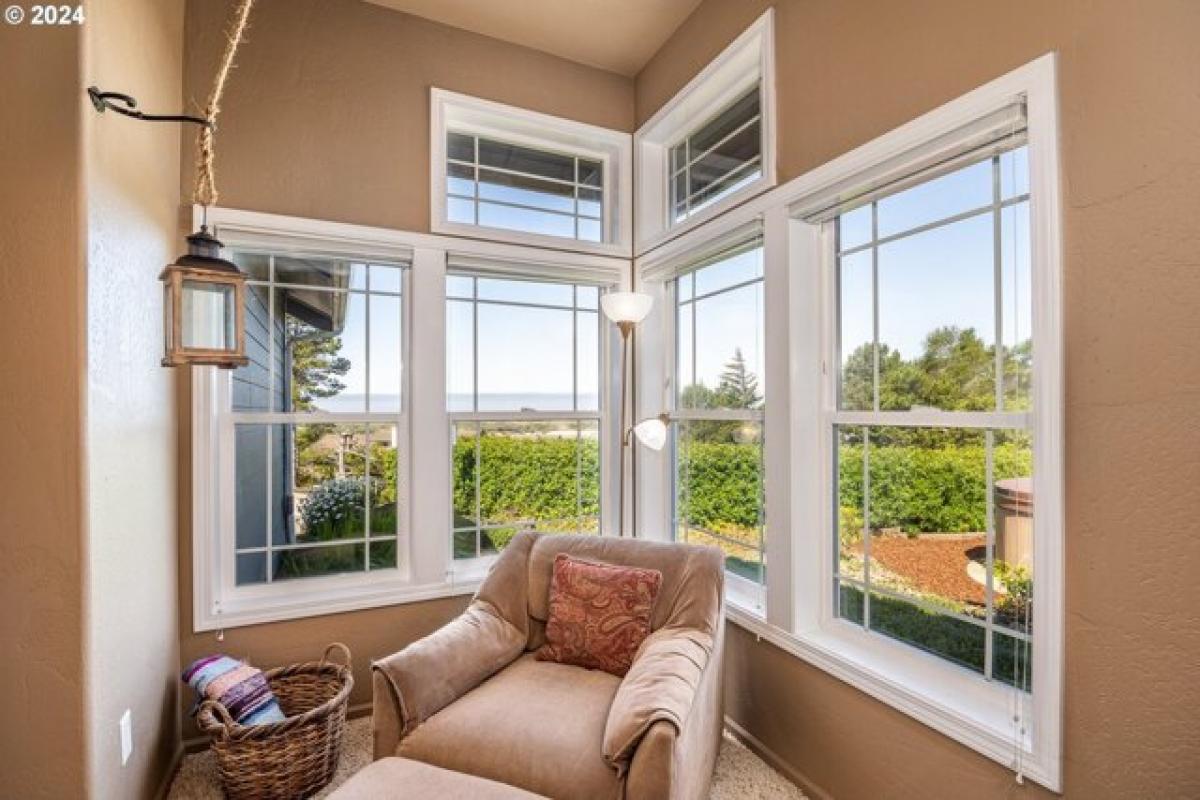 Picture of Home For Sale in Florence, Oregon, United States