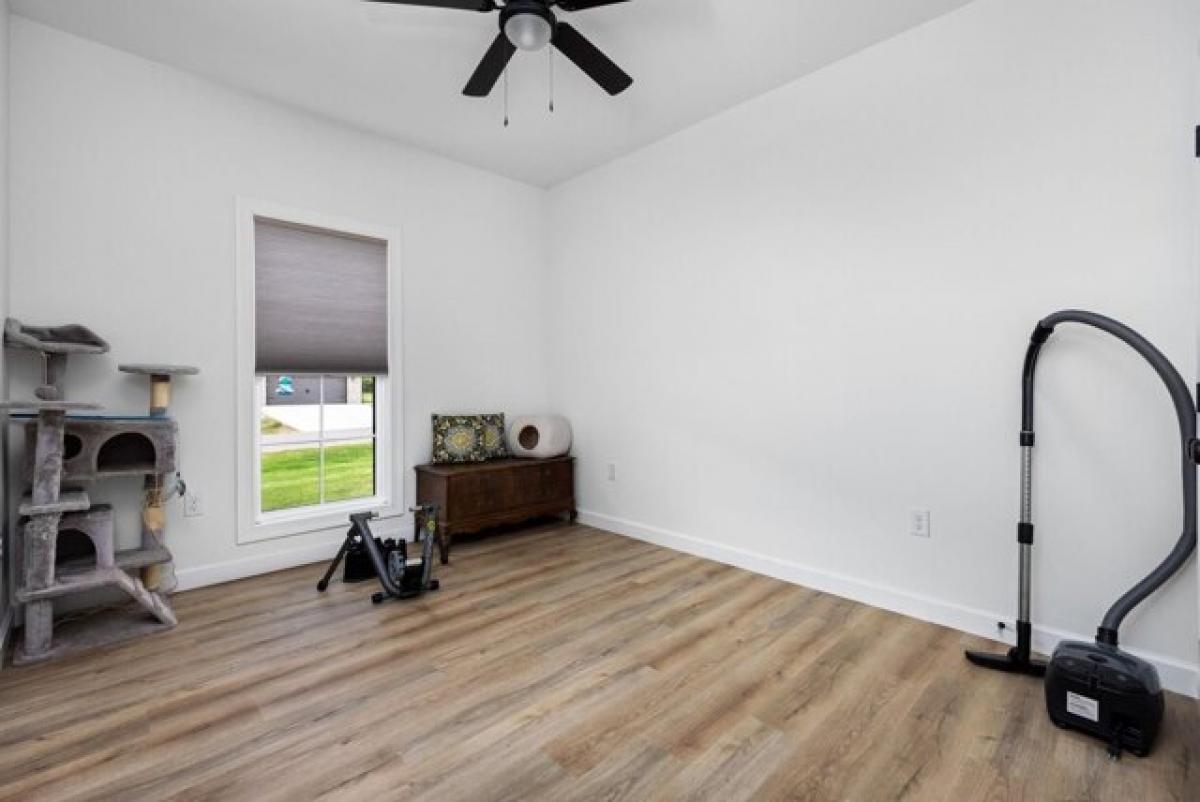 Picture of Home For Sale in Killen, Alabama, United States