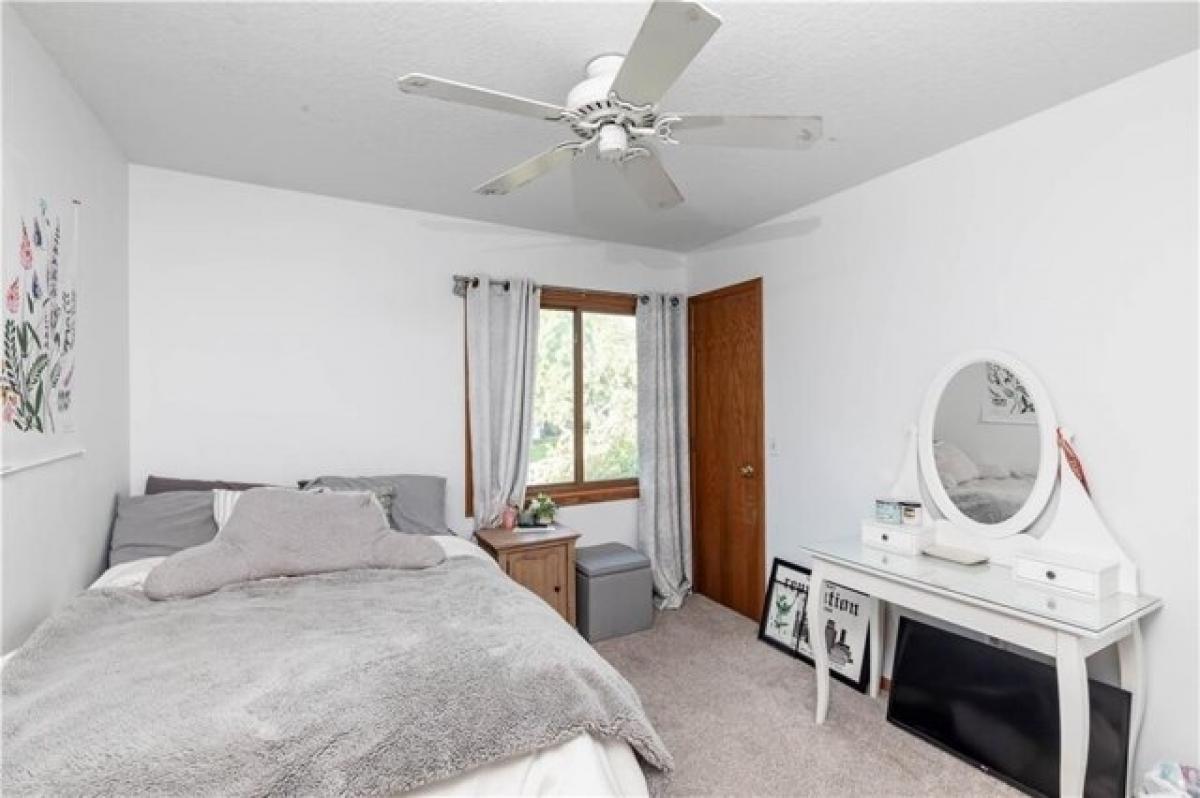 Picture of Home For Sale in West Des Moines, Iowa, United States