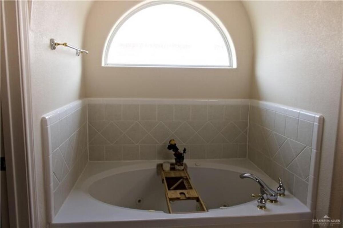 Picture of Home For Sale in Mission, Texas, United States