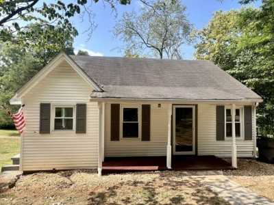 Home For Sale in Mcminnville, Tennessee