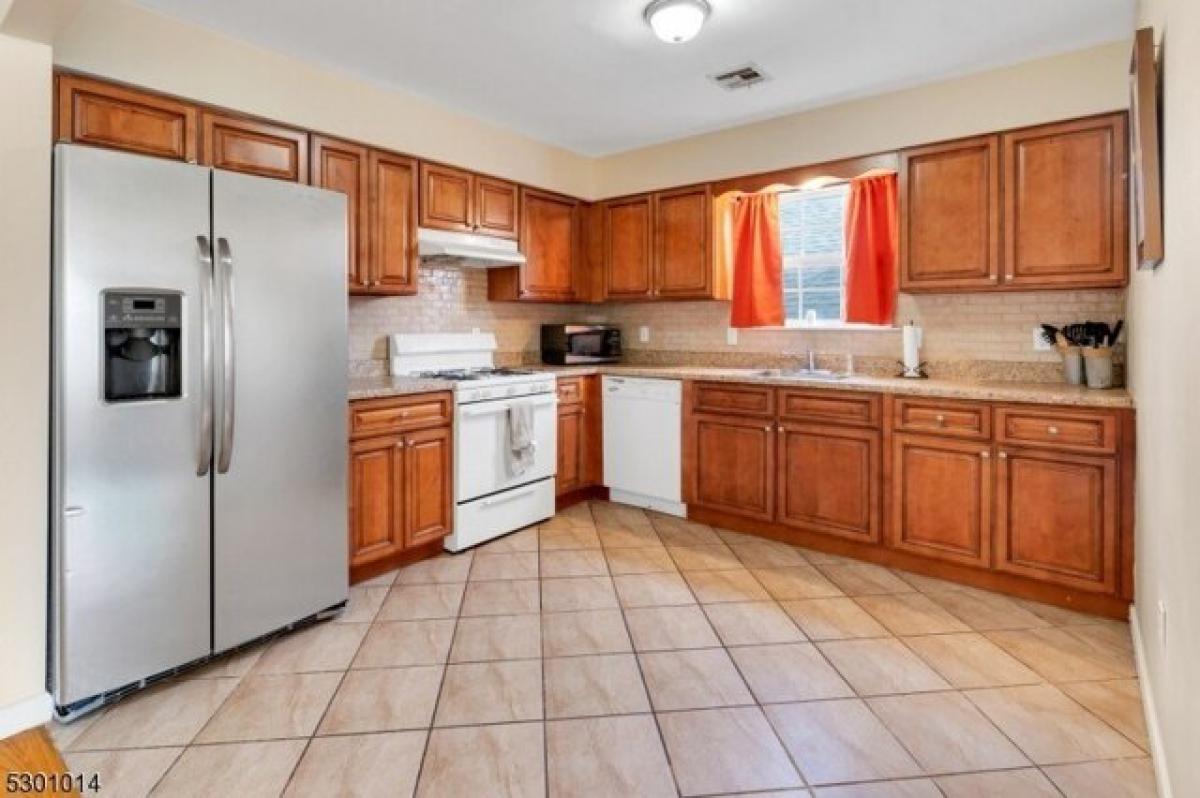 Picture of Home For Sale in Newark, New Jersey, United States