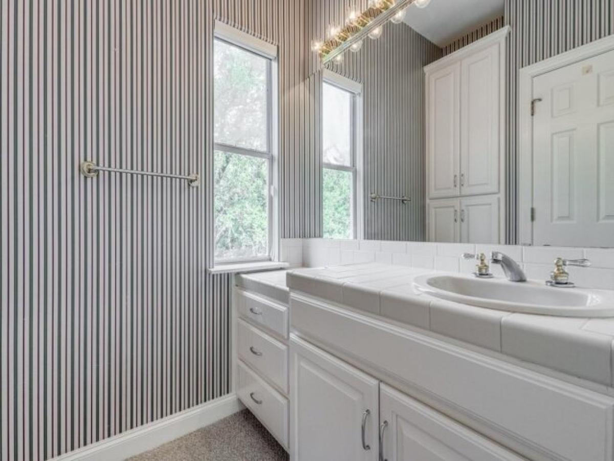 Picture of Home For Sale in Gainesville, Texas, United States