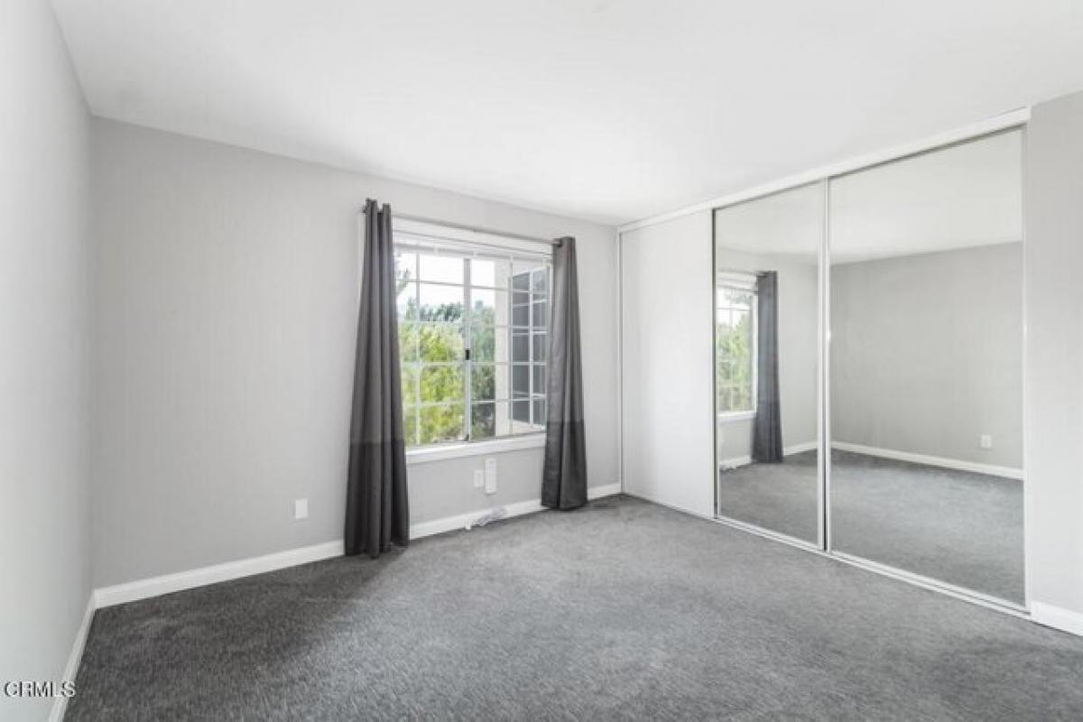 Picture of Home For Sale in Woodland Hills, California, United States