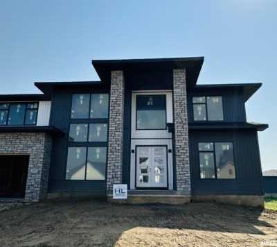 Home For Sale in Bettendorf, Iowa