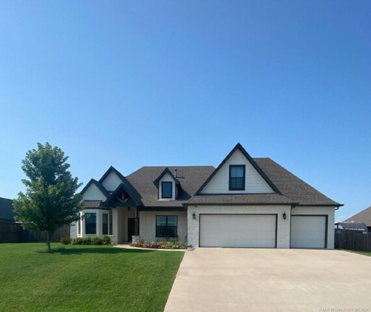Picture of Home For Sale in Broken Arrow, Oklahoma, United States