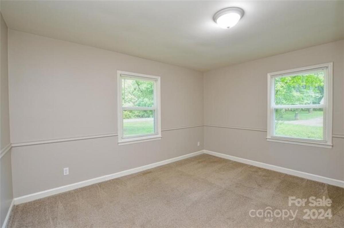 Picture of Home For Sale in Matthews, North Carolina, United States