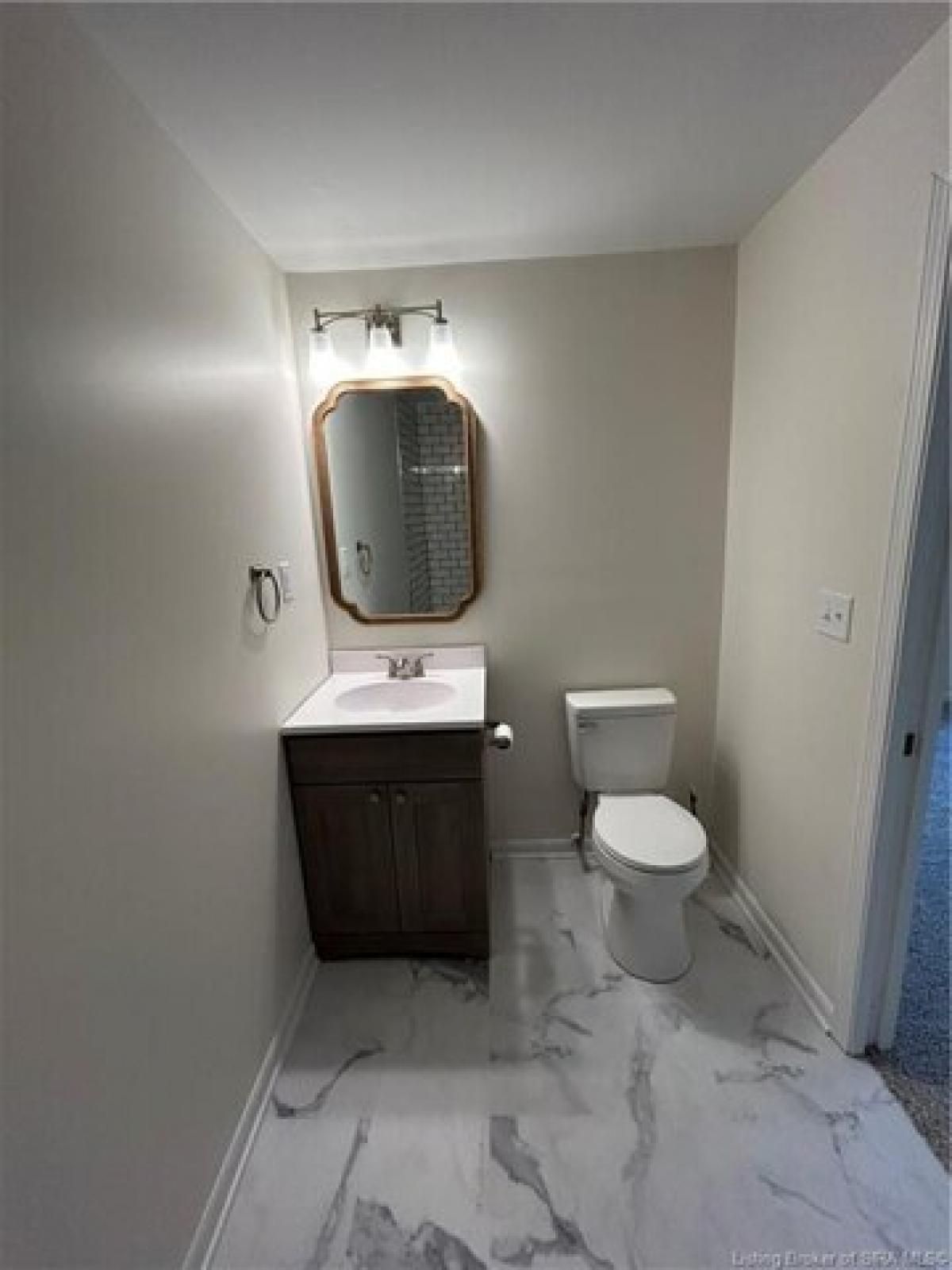 Picture of Home For Sale in Jeffersonville, Indiana, United States