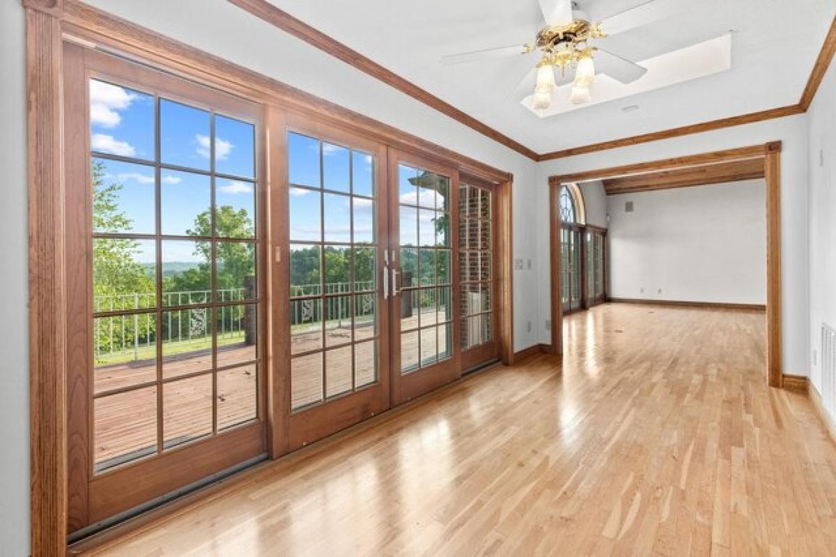 Picture of Home For Sale in Harrison, Arkansas, United States