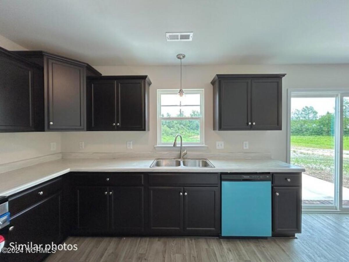 Picture of Home For Sale in Jacksonville, North Carolina, United States