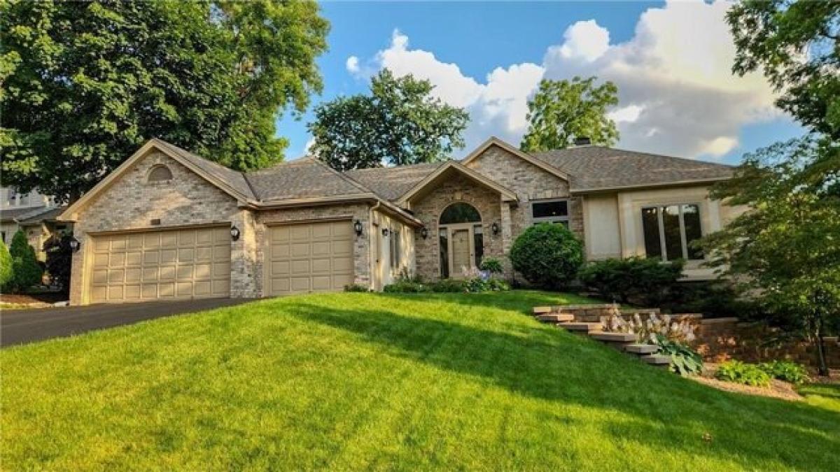 Picture of Home For Sale in Bloomington, Minnesota, United States