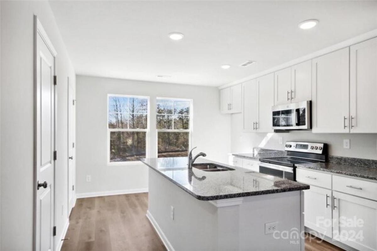 Picture of Home For Sale in Mooresville, North Carolina, United States