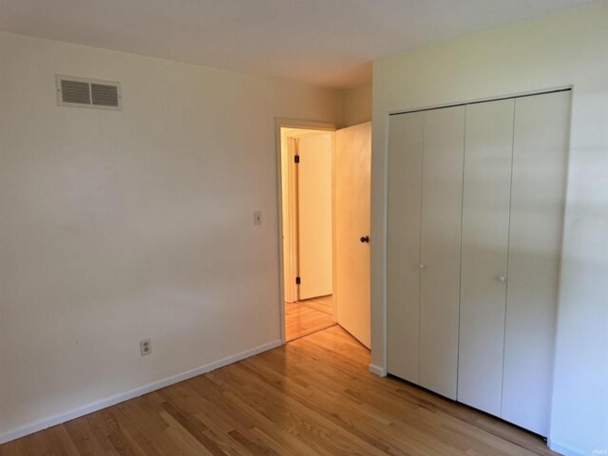 Picture of Home For Sale in South Bend, Indiana, United States