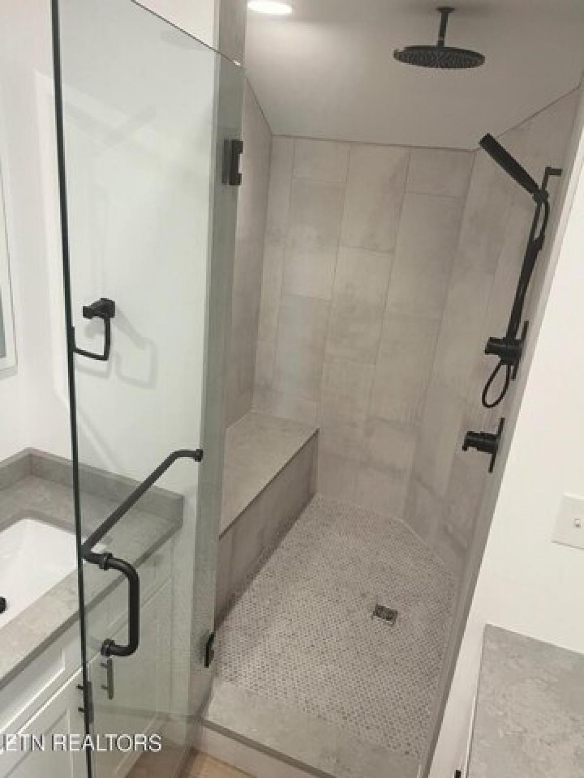 Picture of Home For Sale in Dandridge, Tennessee, United States