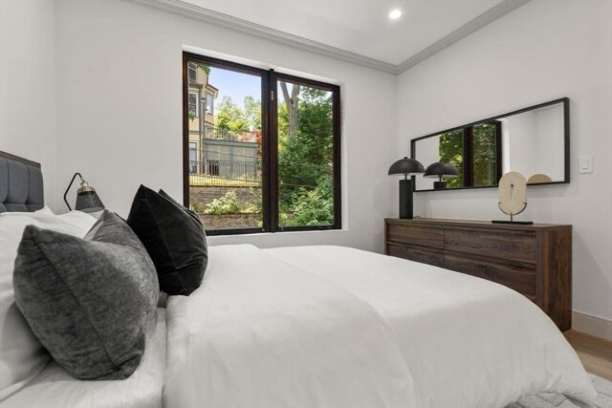 Picture of Home For Sale in Brookline, Massachusetts, United States