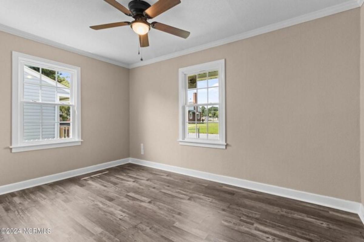 Picture of Home For Sale in Elizabeth City, North Carolina, United States