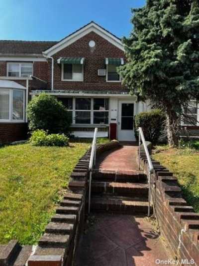 Home For Sale in Flushing, New York