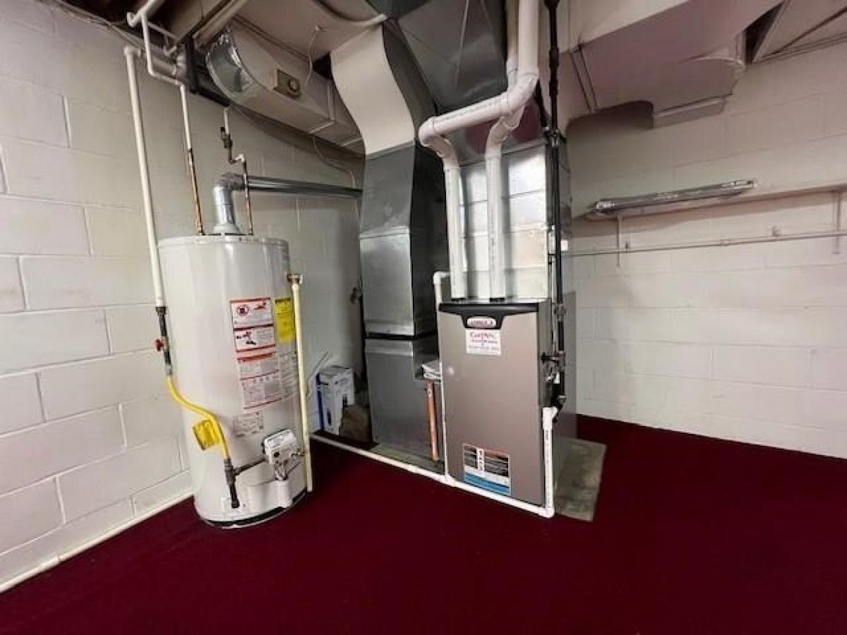 Picture of Home For Sale in New Castle, Pennsylvania, United States