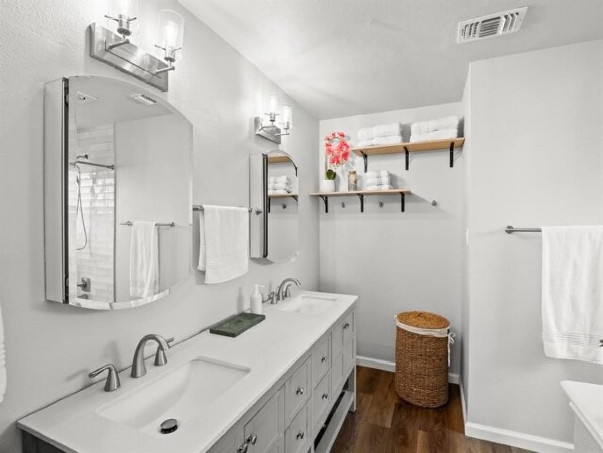 Picture of Home For Sale in Cedar Park, Texas, United States