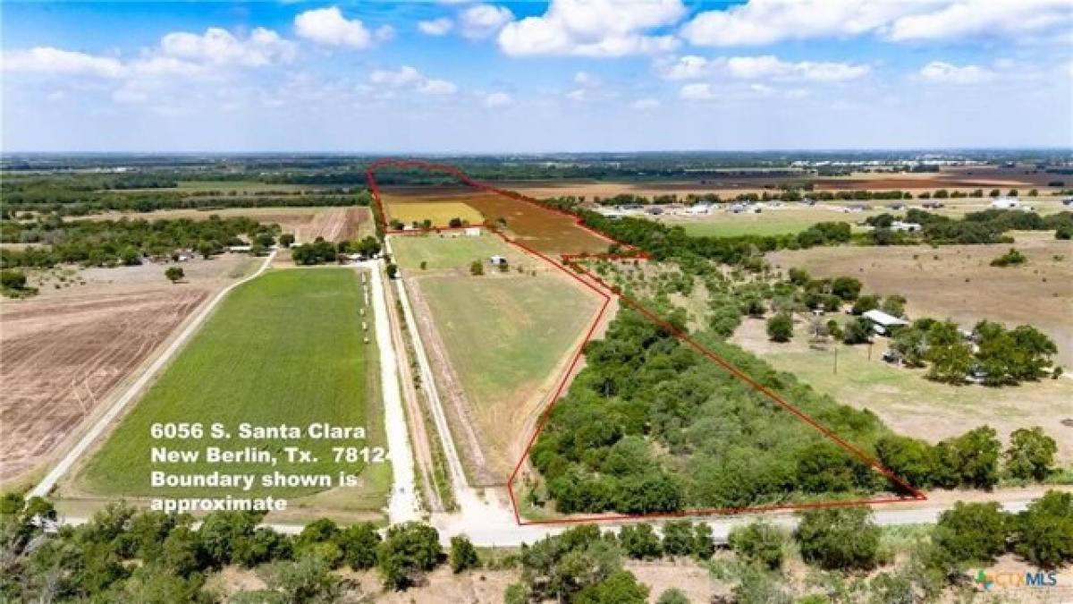 Picture of Residential Land For Sale in Seguin, Texas, United States