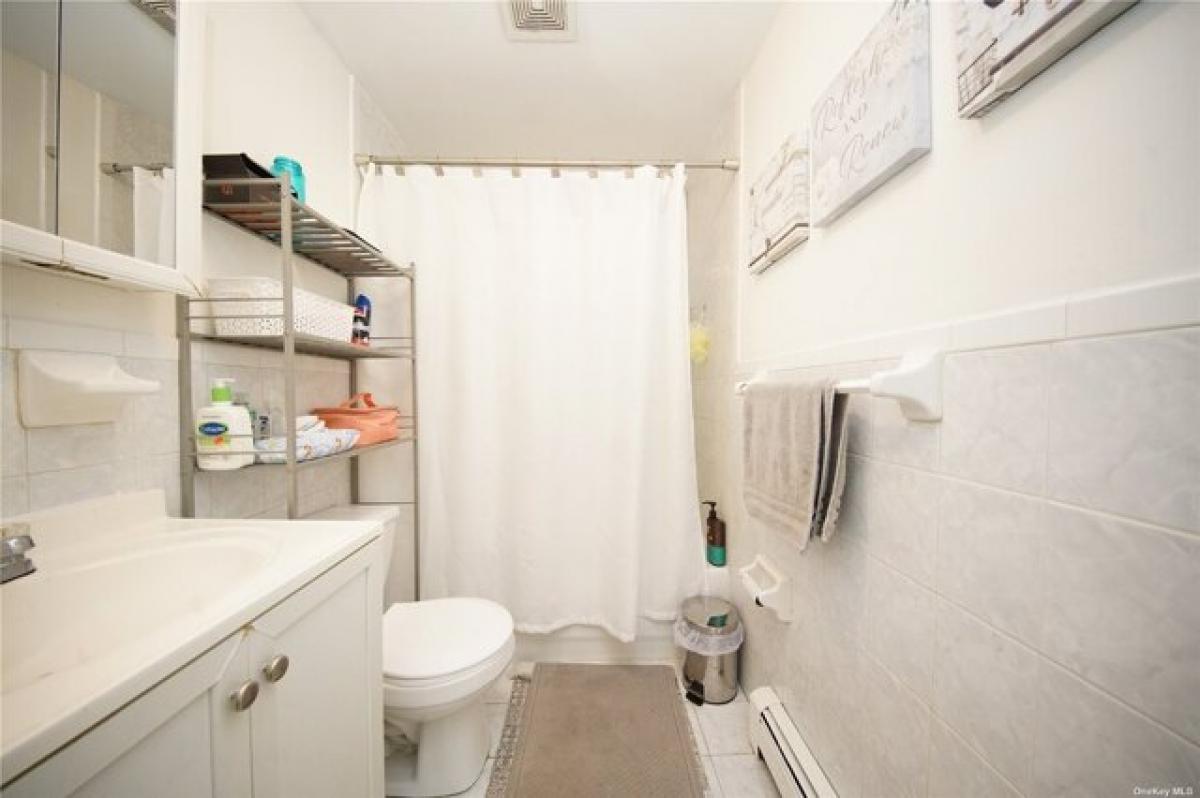 Picture of Home For Sale in Corona, New York, United States