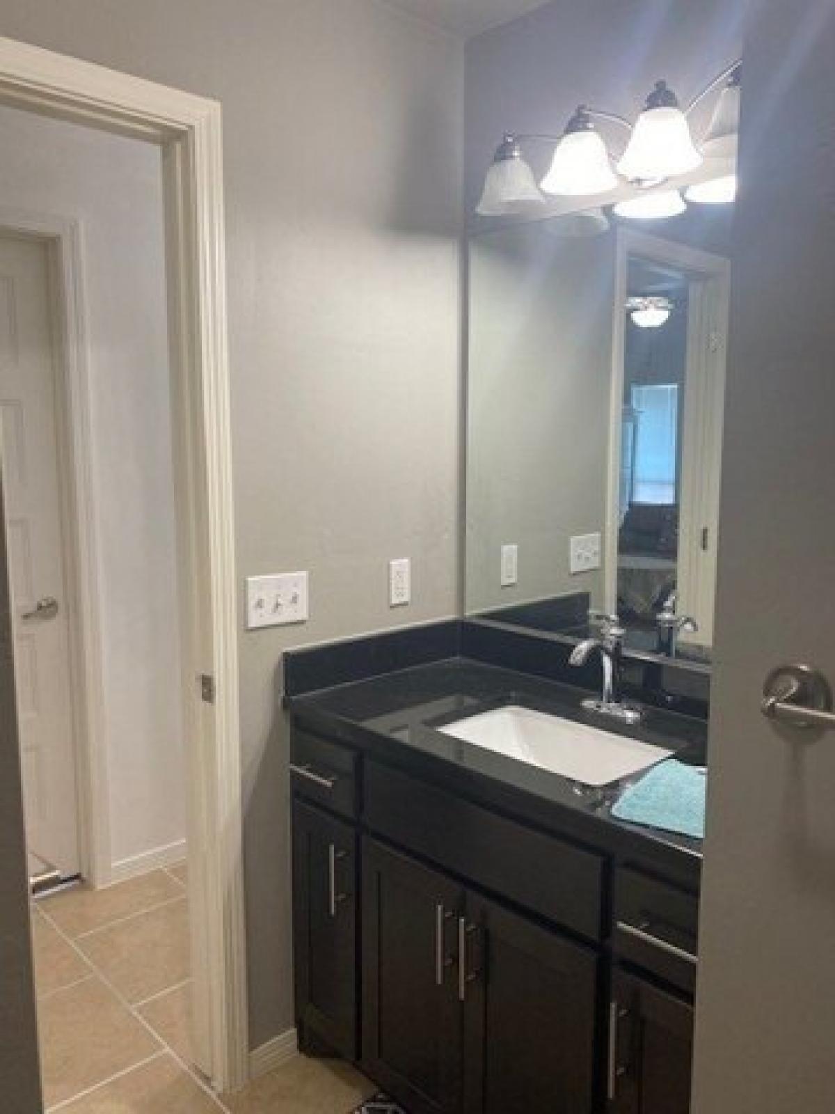 Picture of Home For Sale in Moore, Oklahoma, United States