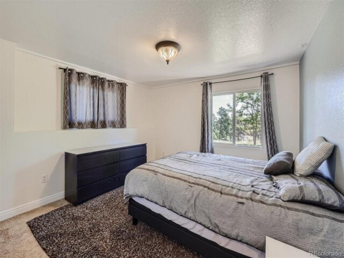 Picture of Home For Sale in Elizabeth, Colorado, United States