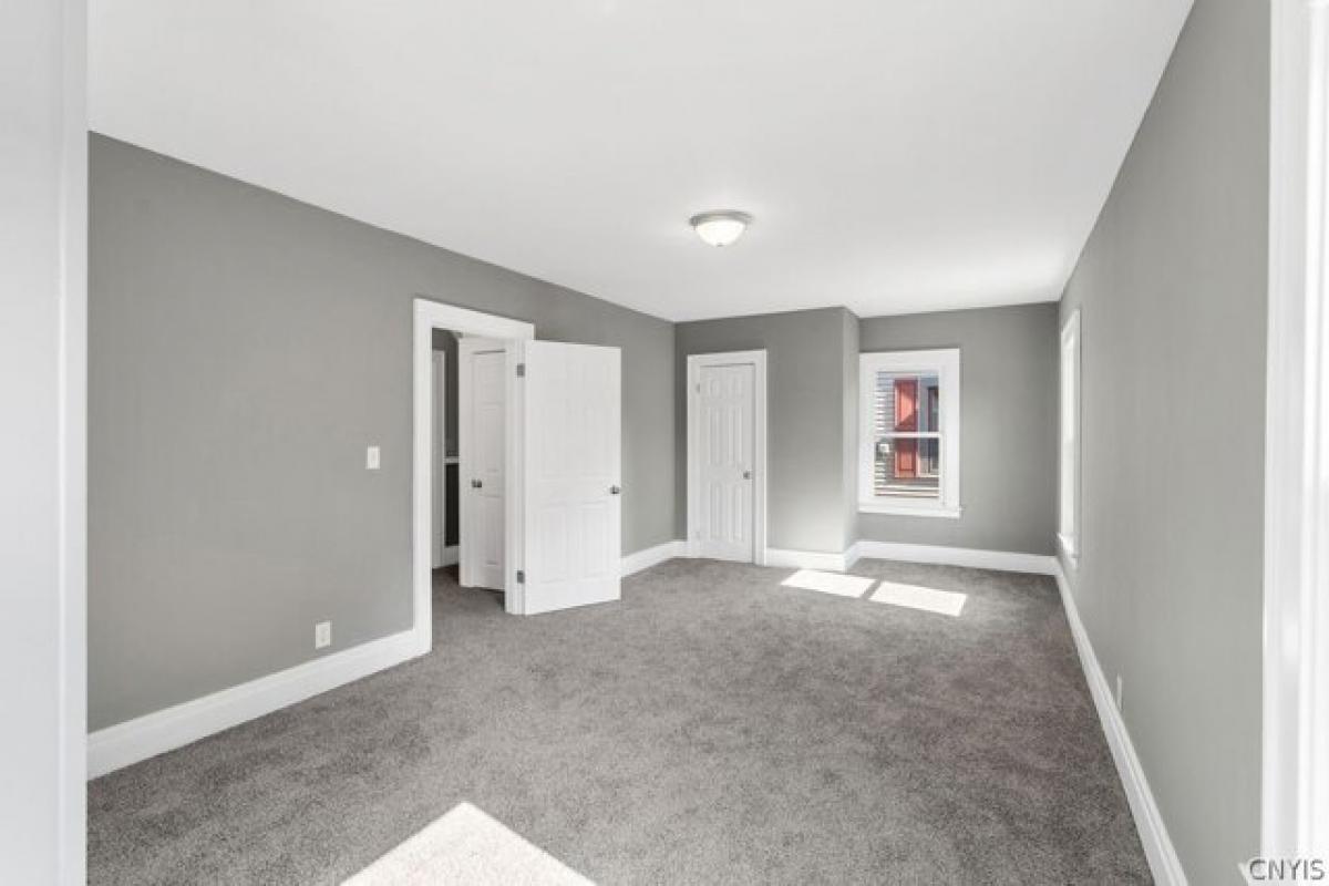 Picture of Home For Sale in Syracuse, New York, United States