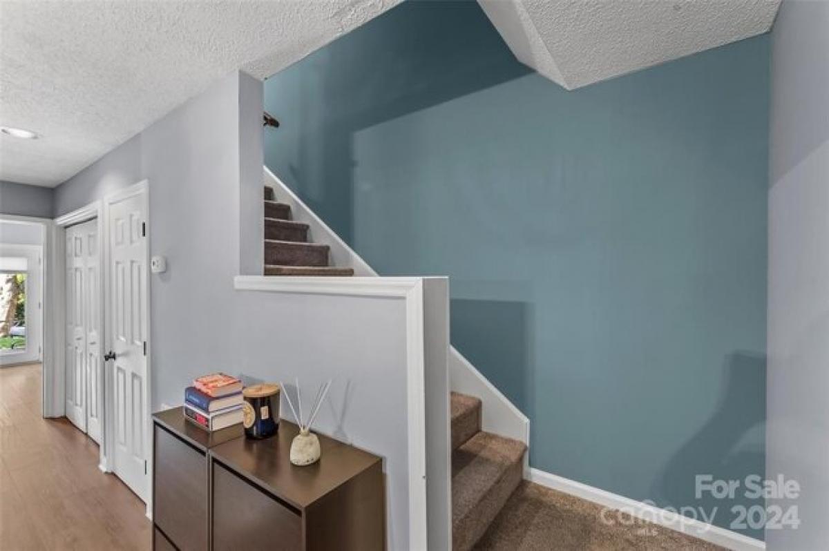 Picture of Home For Sale in Hickory, North Carolina, United States