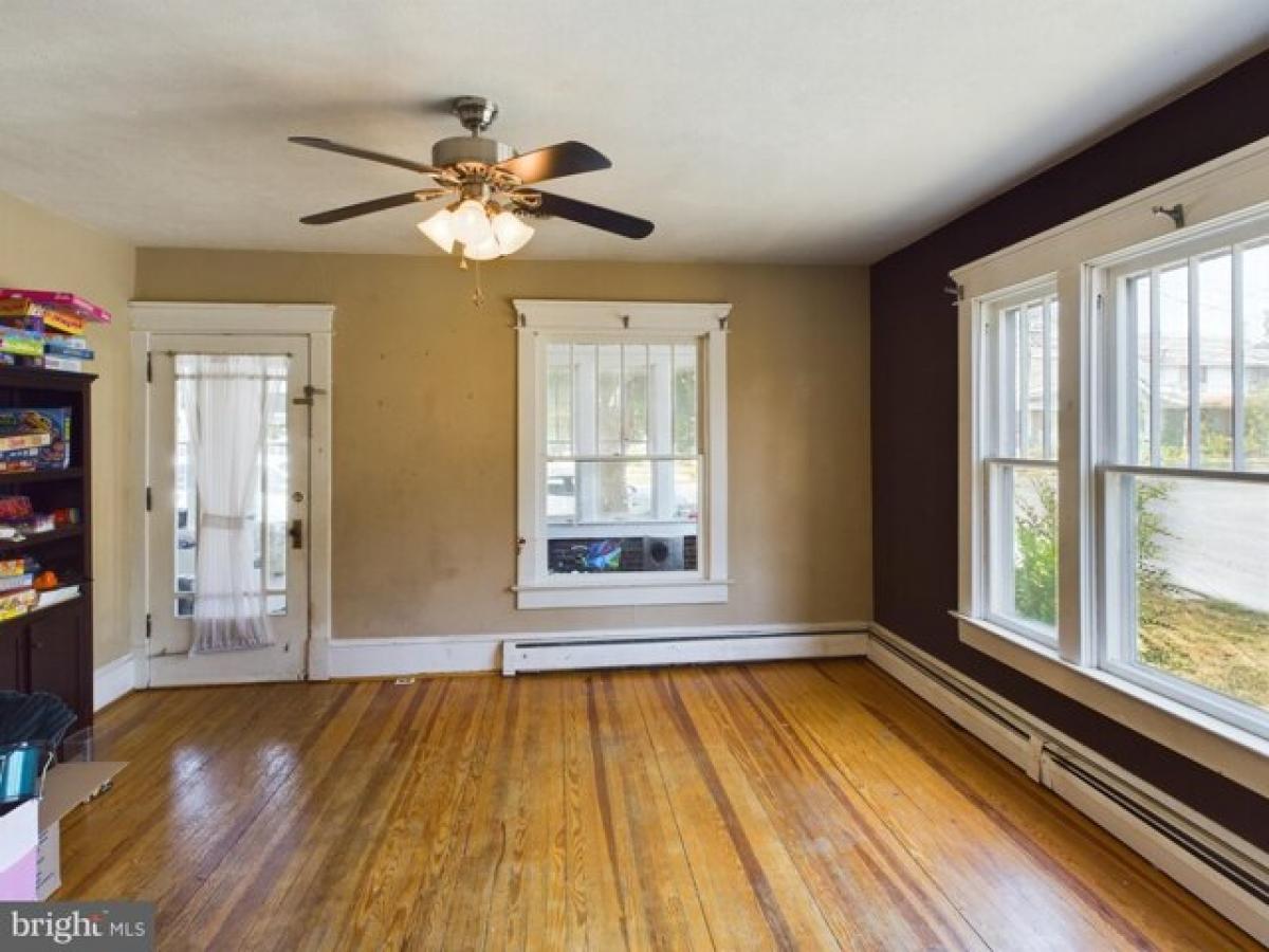 Picture of Home For Sale in Martinsburg, West Virginia, United States