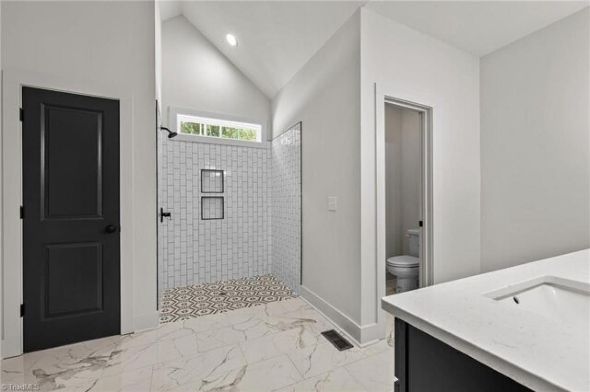 Picture of Home For Sale in Mebane, North Carolina, United States