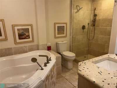 Home For Sale in Oakland Park, Florida