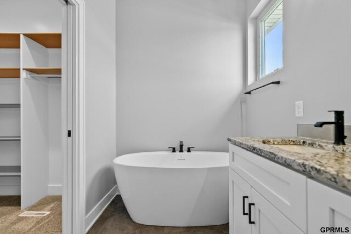 Picture of Home For Sale in Lincoln, Nebraska, United States