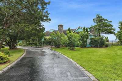 Home For Sale in Hampton Bays, New York