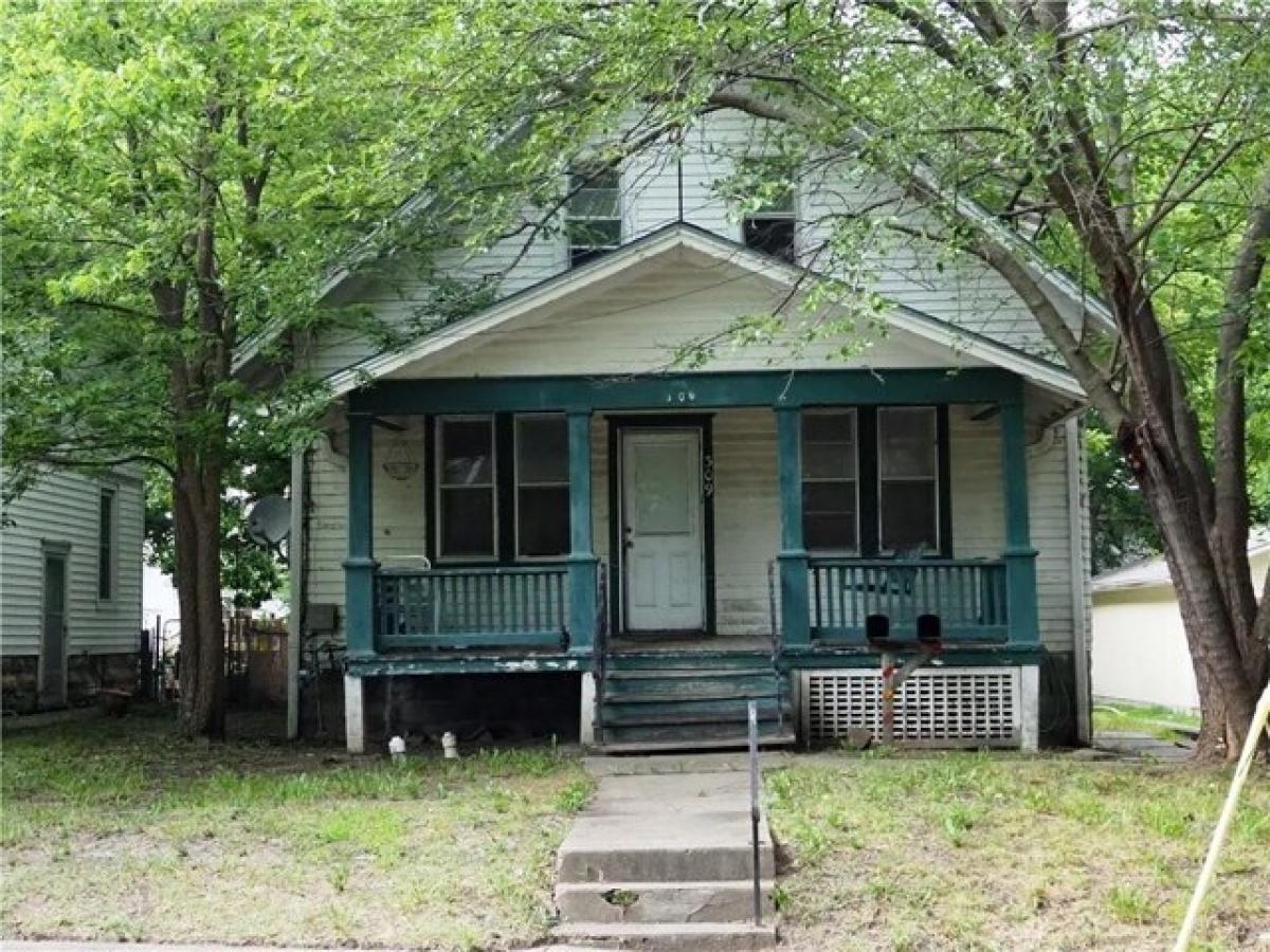 Picture of Home For Sale in Warrensburg, Missouri, United States