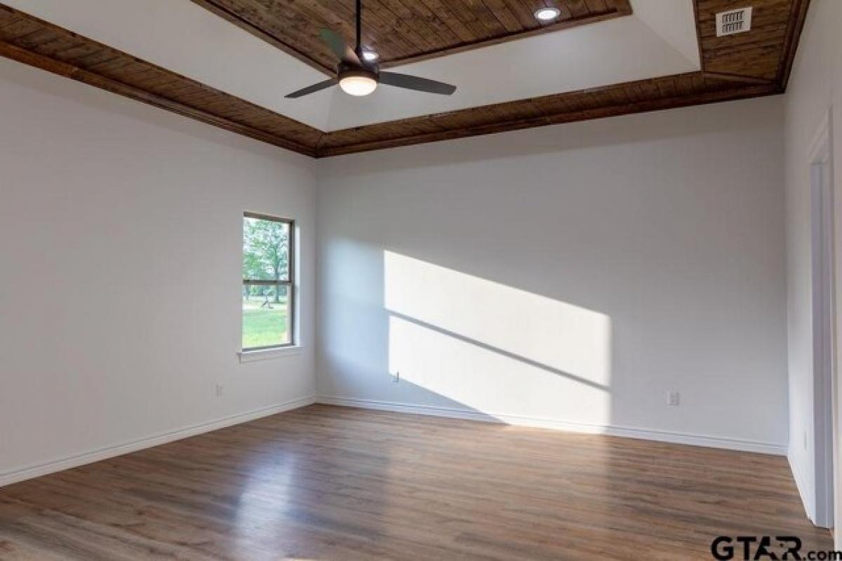 Picture of Home For Sale in Lindale, Texas, United States