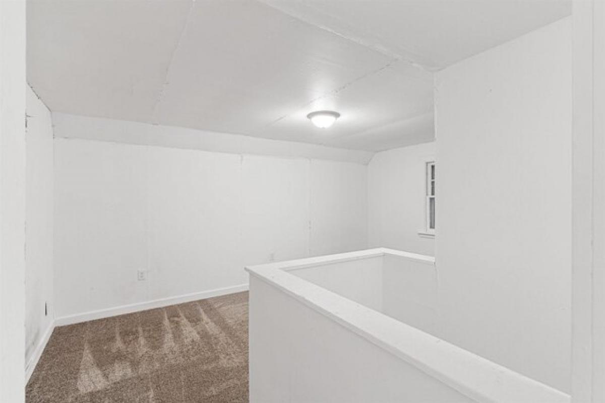 Picture of Home For Sale in Waterloo, Iowa, United States