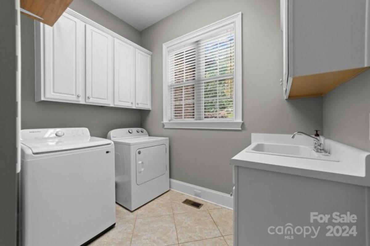 Picture of Home For Sale in Mooresville, North Carolina, United States