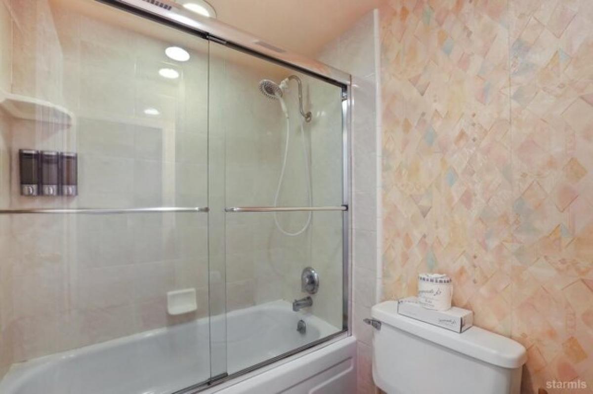 Picture of Home For Sale in South Lake Tahoe, California, United States