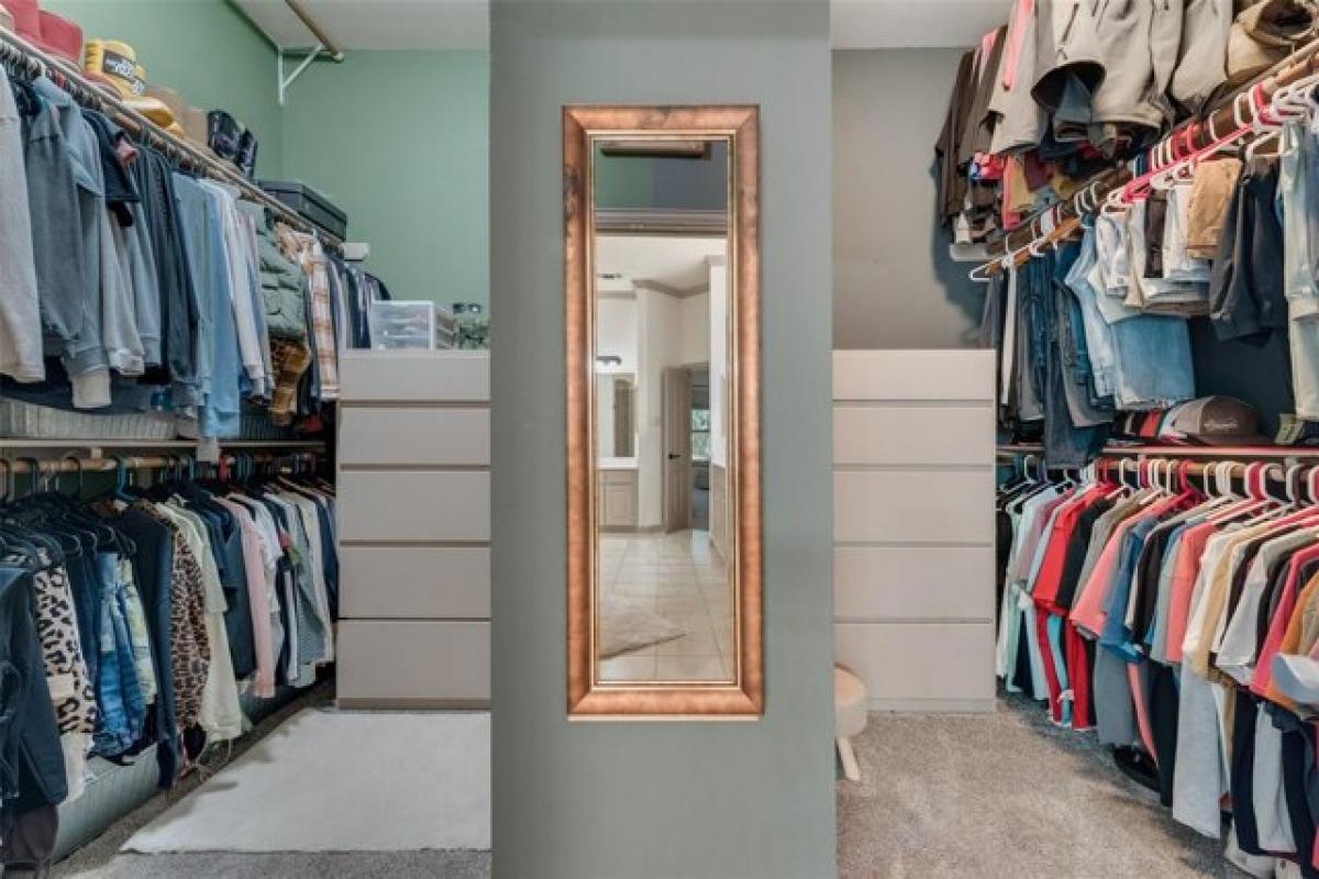 Picture of Home For Sale in Cleburne, Texas, United States