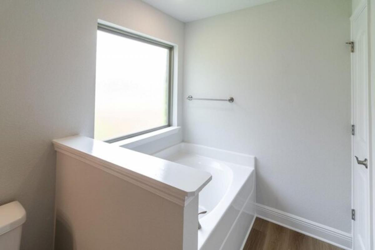 Picture of Home For Sale in Crestview, Florida, United States